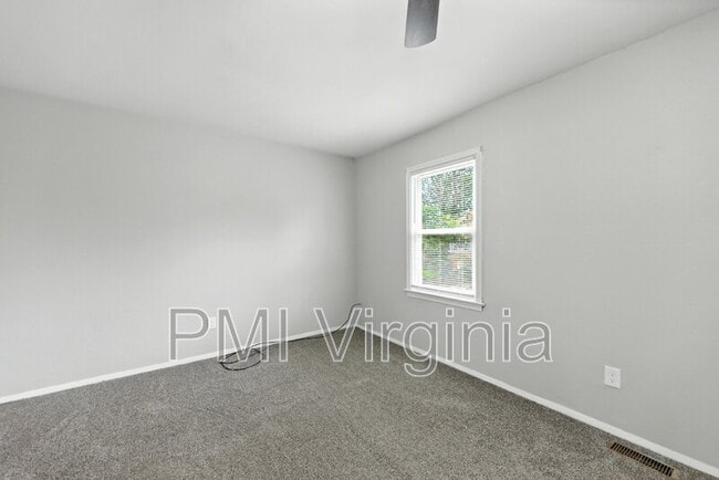 Building Photo - 731 Stanwix Square