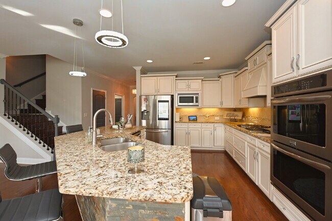 Building Photo - Resort Living at its finest in Foxland Harbor, Gallatin's premier golf and lake community!