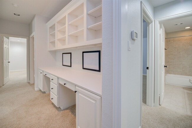 Building Photo - 158 N Almondell Way