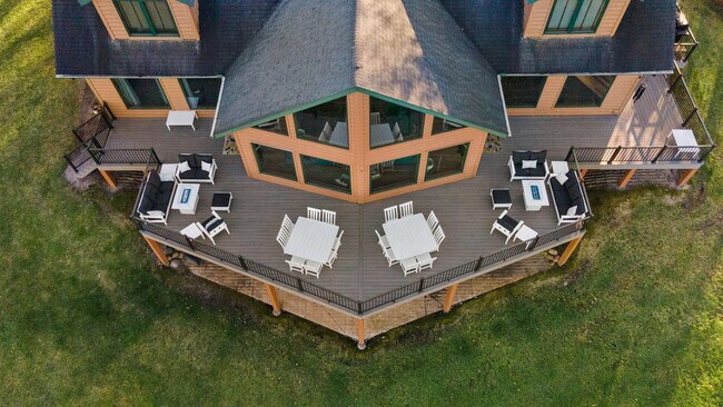 Building Photo - 222 Grouse Dr