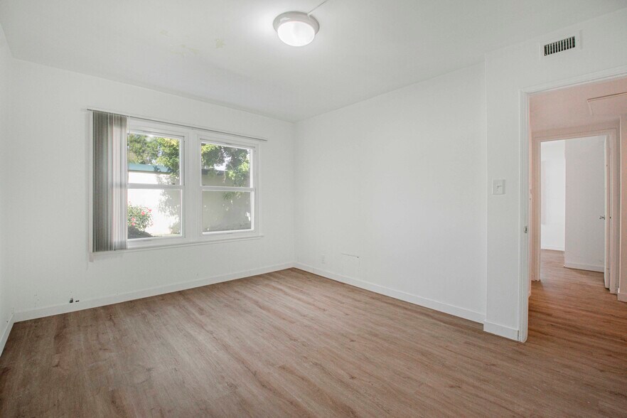 Building Photo - 8740 Belford Ave