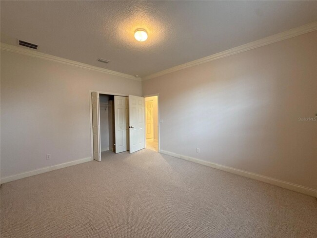 Building Photo - 341 Lake Dr