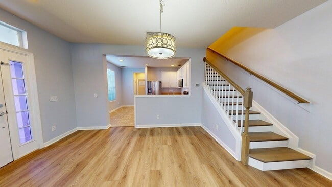 Building Photo - Beautiful 3 bedroom, 2.5 bathroom townhome