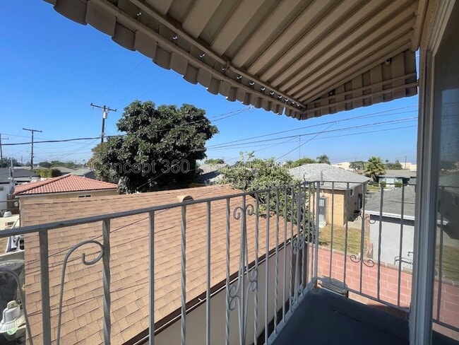 Building Photo - 1813 W Arbutus St