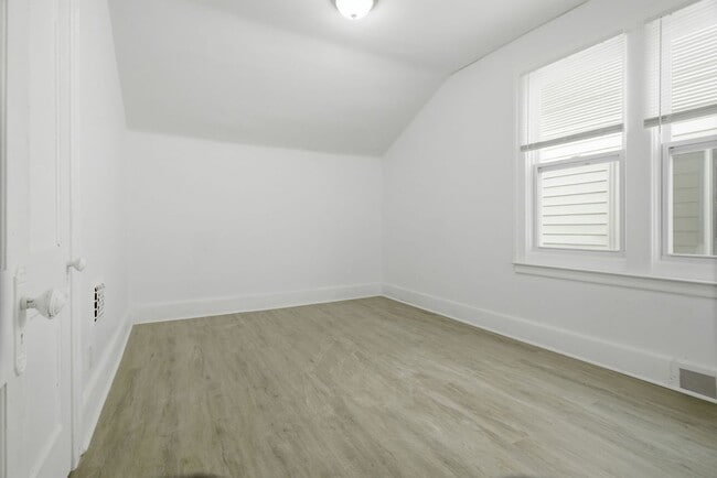 Building Photo - $1200/month bungalow