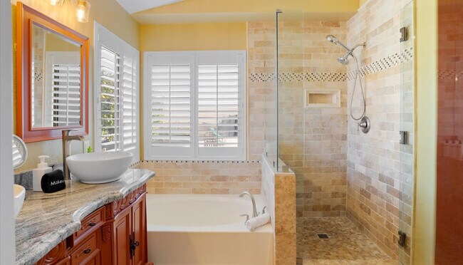 Building Photo - 2431 E Laurel St