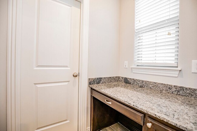 Building Photo - ***1104 S. Taylor ***
