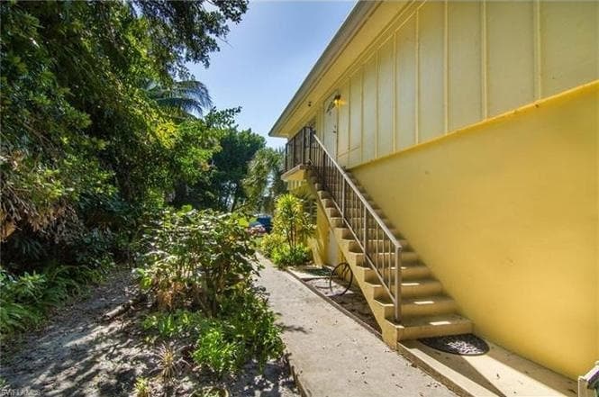 Building Photo - 1219 Solana Rd