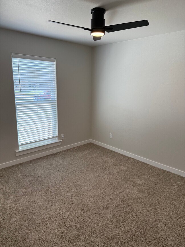 Building Photo - 6412 Lewisville Ln