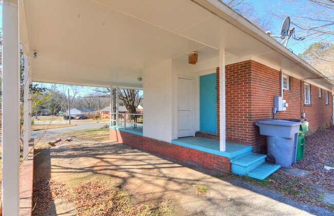 Building Photo - 1601 Cromwell Ct