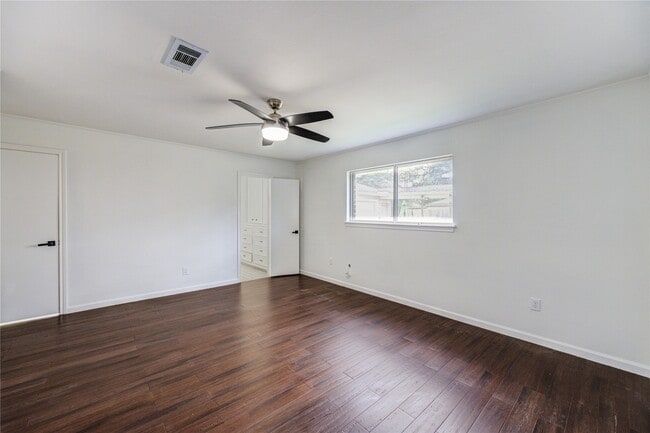 Building Photo - 5930 Miller Valley Dr