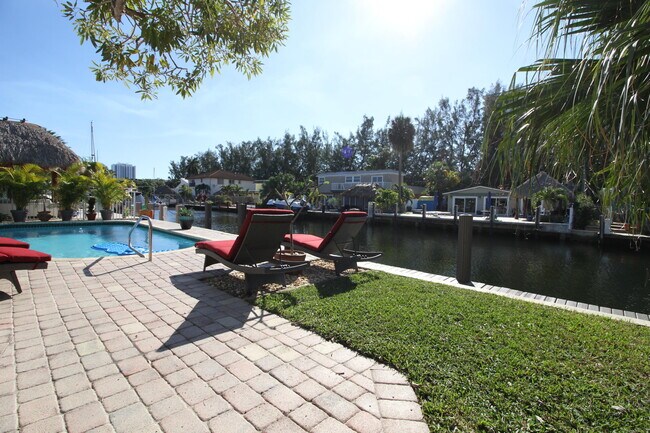 Building Photo - 2548 SE 14th St