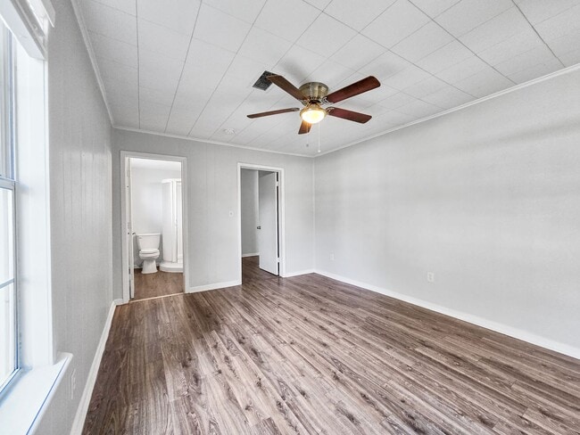 Building Photo - Coming Soon! 3 BR/2BA | Newly Renovated Single Family Home | 1-Car Garage Parking | In Weatherford!