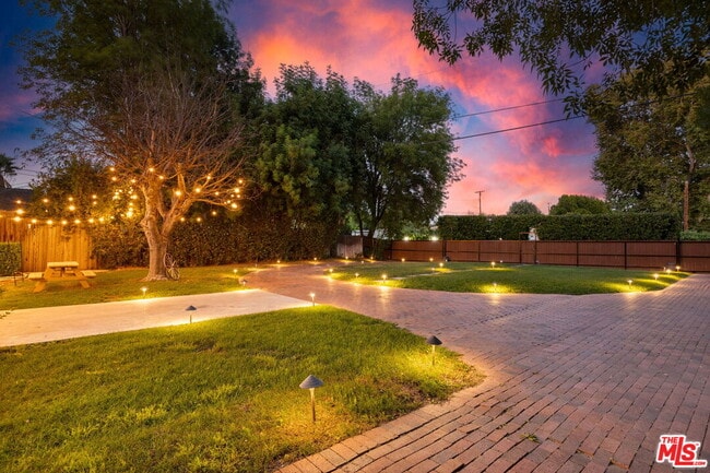 Building Photo - 8345 White Oak Ave