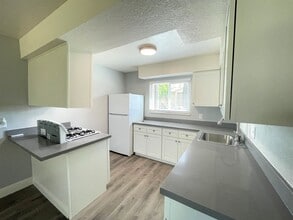 Building Photo - Courtside Apartments