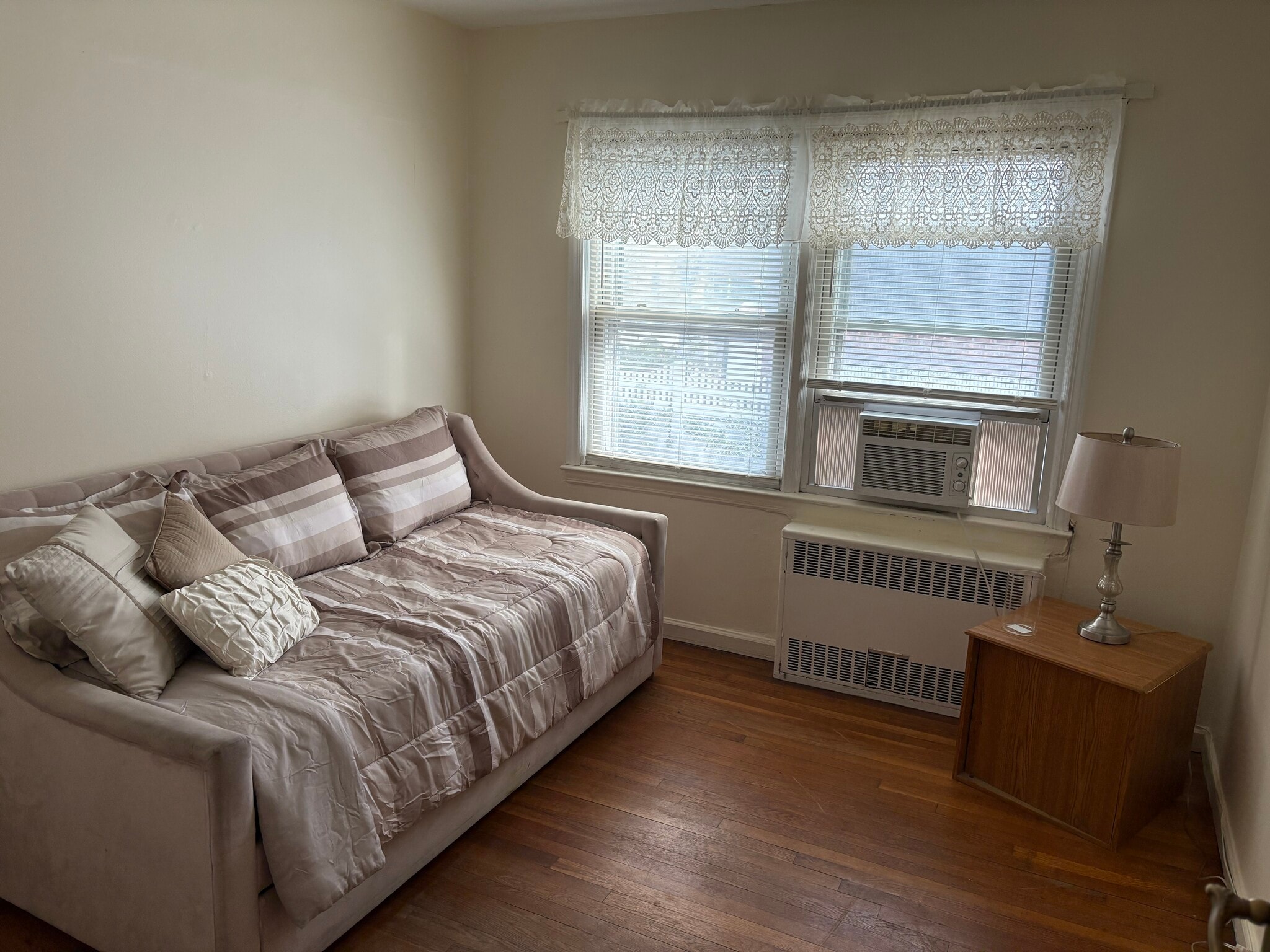 Medium Bedroom - 752 E 88th St