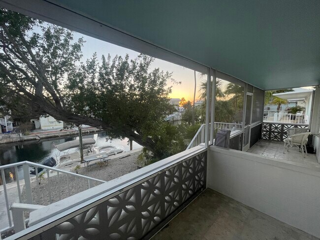 Building Photo - 127 Monroe Dr