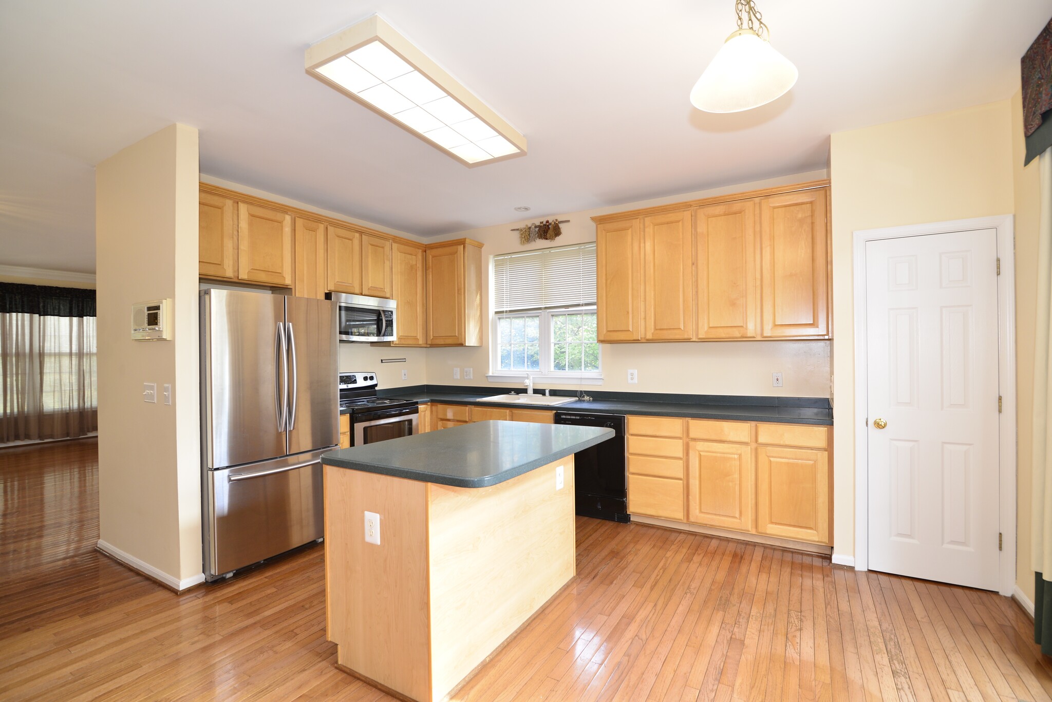 Kitchen - 11401 Abner Ave