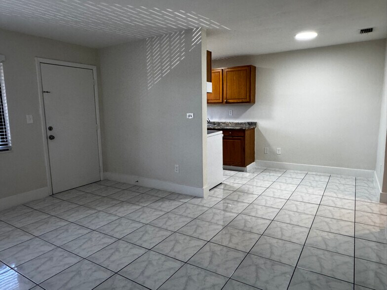 Building Photo - 1310 W 29th St