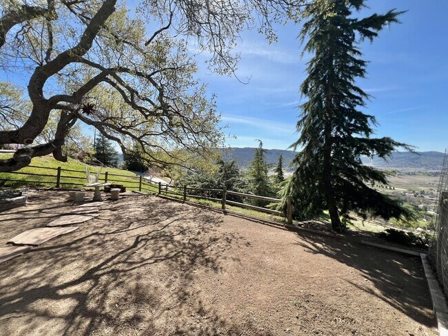 Building Photo - 27030 Oakflat Dr