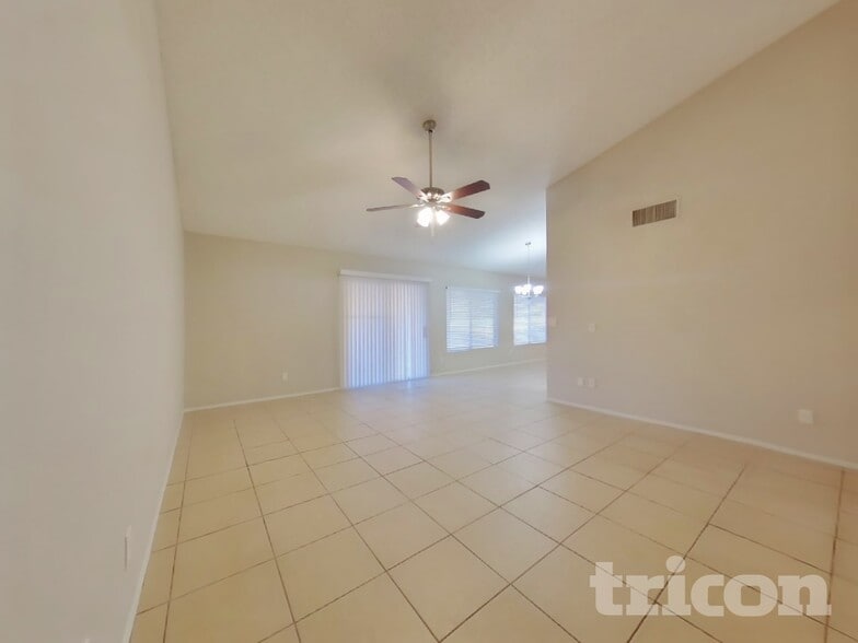 Building Photo - 7631 W Cheryl Dr