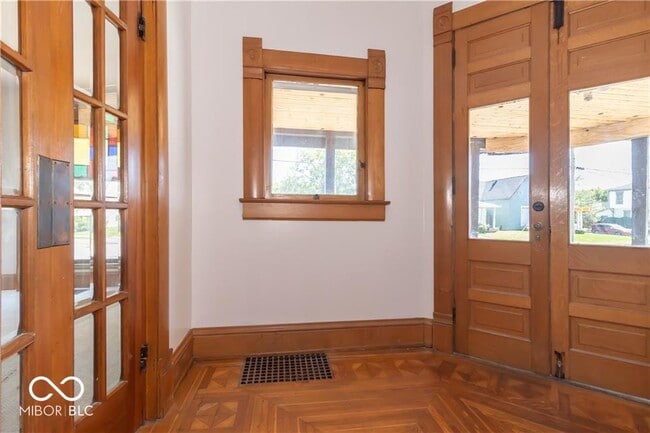 Building Photo - 404 N State St