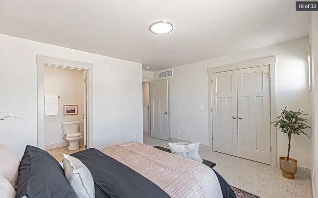 Building Photo - BEAUTIFUL 3 Bed 2.5 Bath Townhome Available!