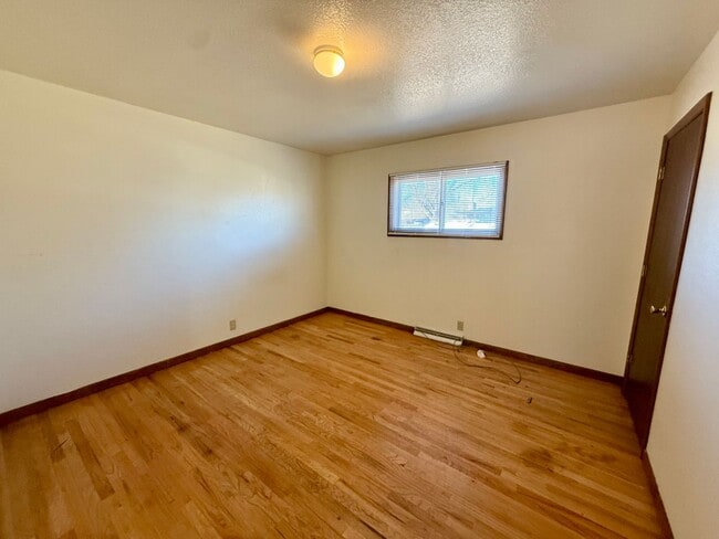 Building Photo - Quick Move In! 6 Month Lease Special! 3 bedroom, 1.5 Bath Home with attached garage in Loveland, CO