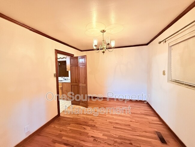 Building Photo - 656 S 11th St