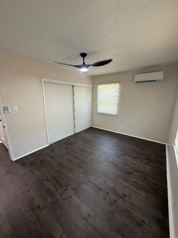 Building Photo - 9936 Rosecrans Ave