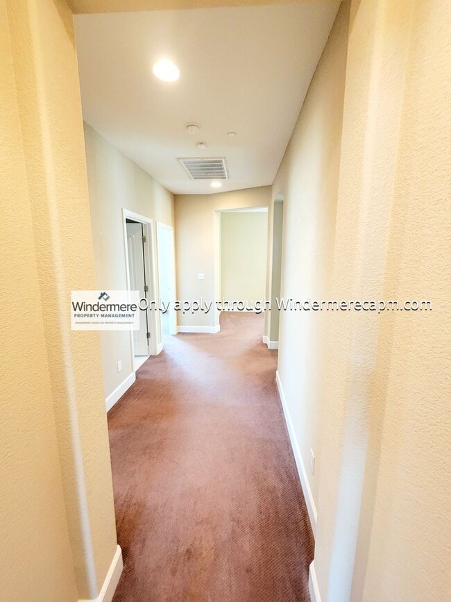 Building Photo - Gorgeous 3BR/3BA Roseville Rental Home