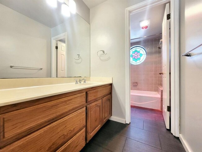 Building Photo - Beautiful and Spacious 4 BR / 3 BA Home fo...