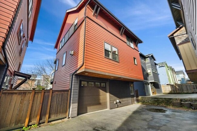 Primary Photo - 3 bedroom in Seattle WA 98117