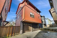 Building Photo - 3 bedroom in Seattle WA 98117