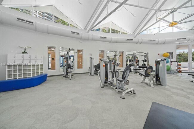 Building Photo - 2500 Parkview Dr