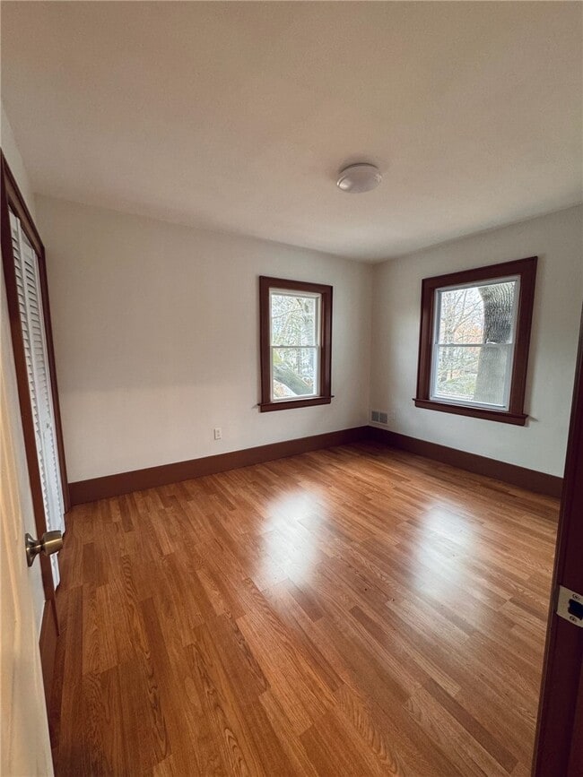 Building Photo - 543 Brooks Ave