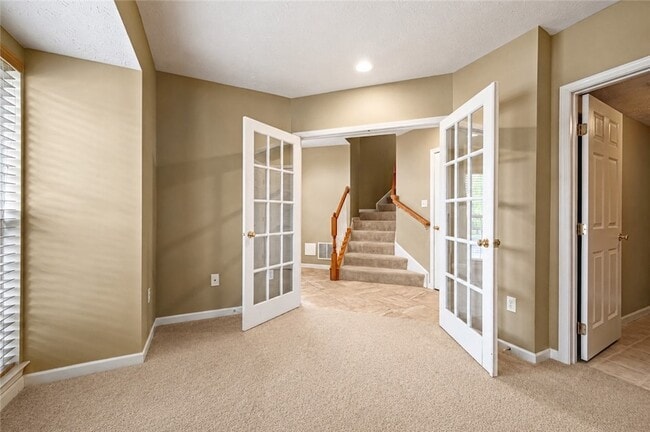 Building Photo - 208 Village Pl