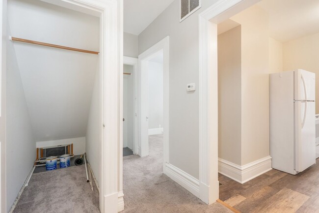 Building Photo - GATED OFF STREET PARKING - Top Floor Unit ...