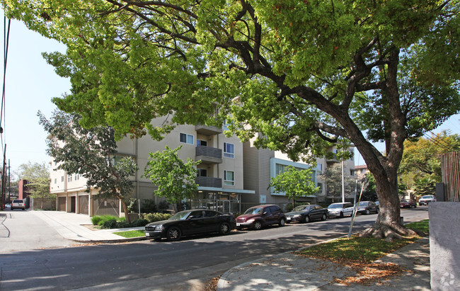 Building Photo - Clinton Family Apartments