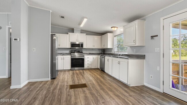 Building Photo - 12808 Clear Creek Rd