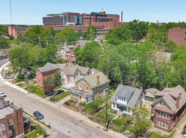 Building Photo - 228 Dorchester-