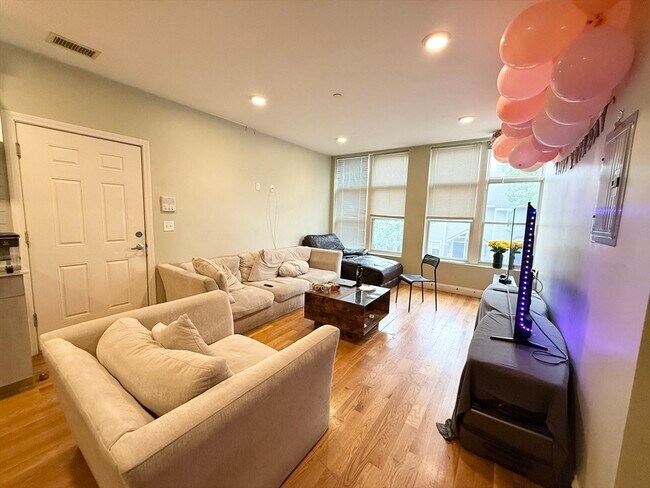 Building Photo - 299 Dudley St