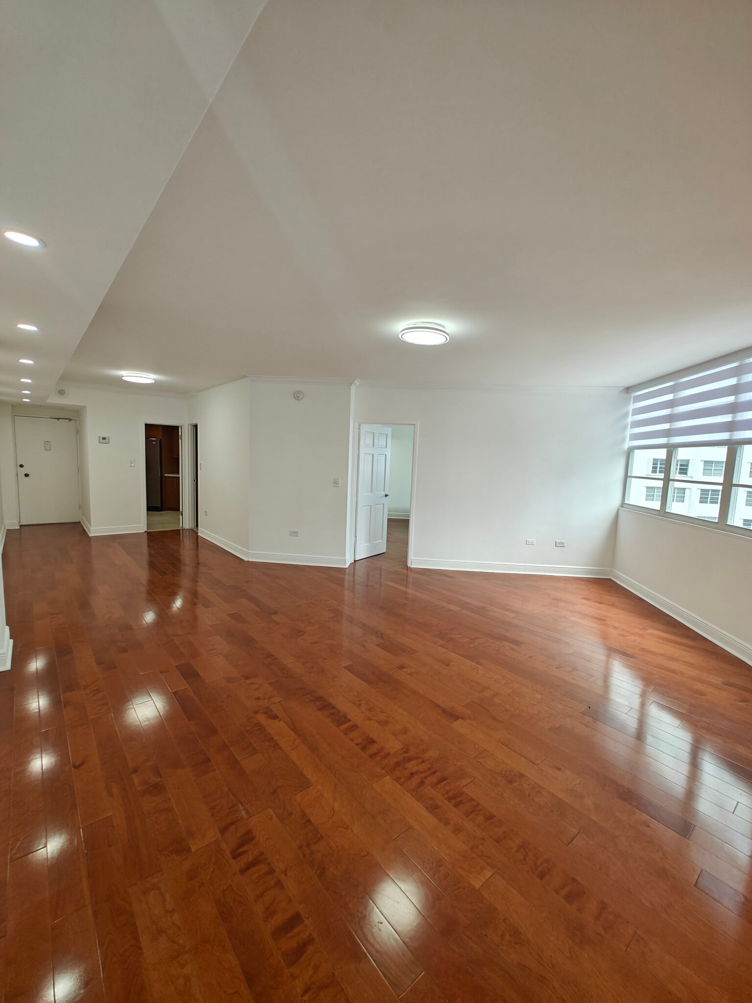 Building Photo - 825 Brickell Bay Dr