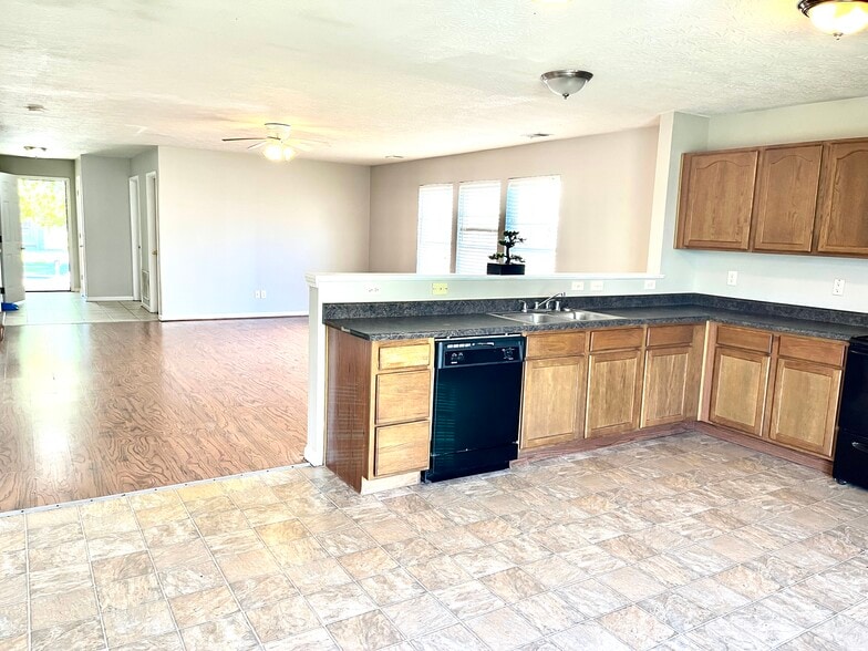 Building Photo - 2317 Lonan Ct