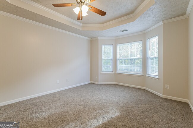 Building Photo - 2000 Redwood Trace