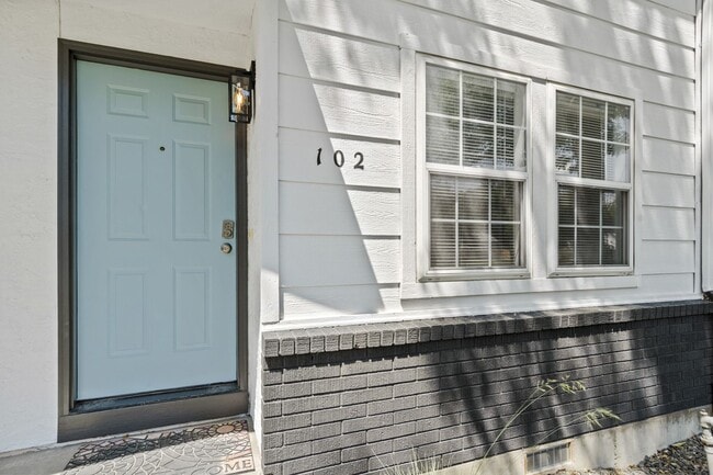 Building Photo - 3736 Rose Hill St