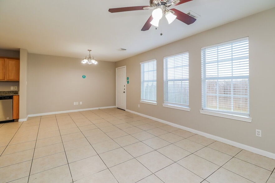 Building Photo - 4946 N Cancun Dr