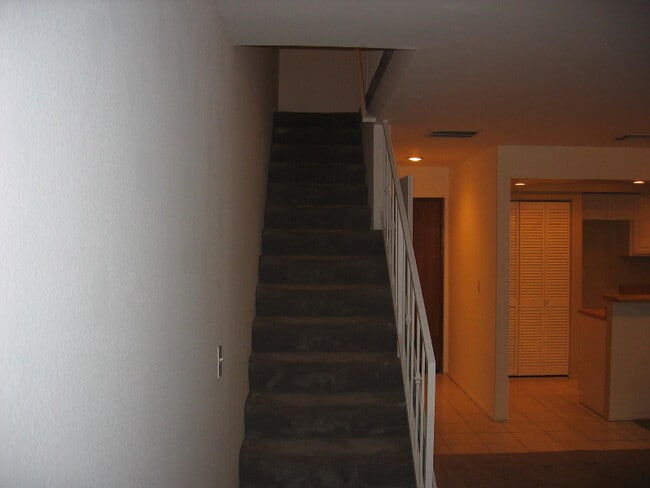 Building Photo - 558 Evergreen St