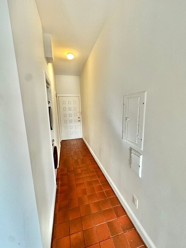 Building Photo - Beautiful Balfour Historic 1 Bedroom Condo 16th & U Street