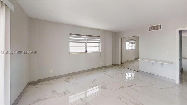 Building Photo - 1340 Lincoln Rd